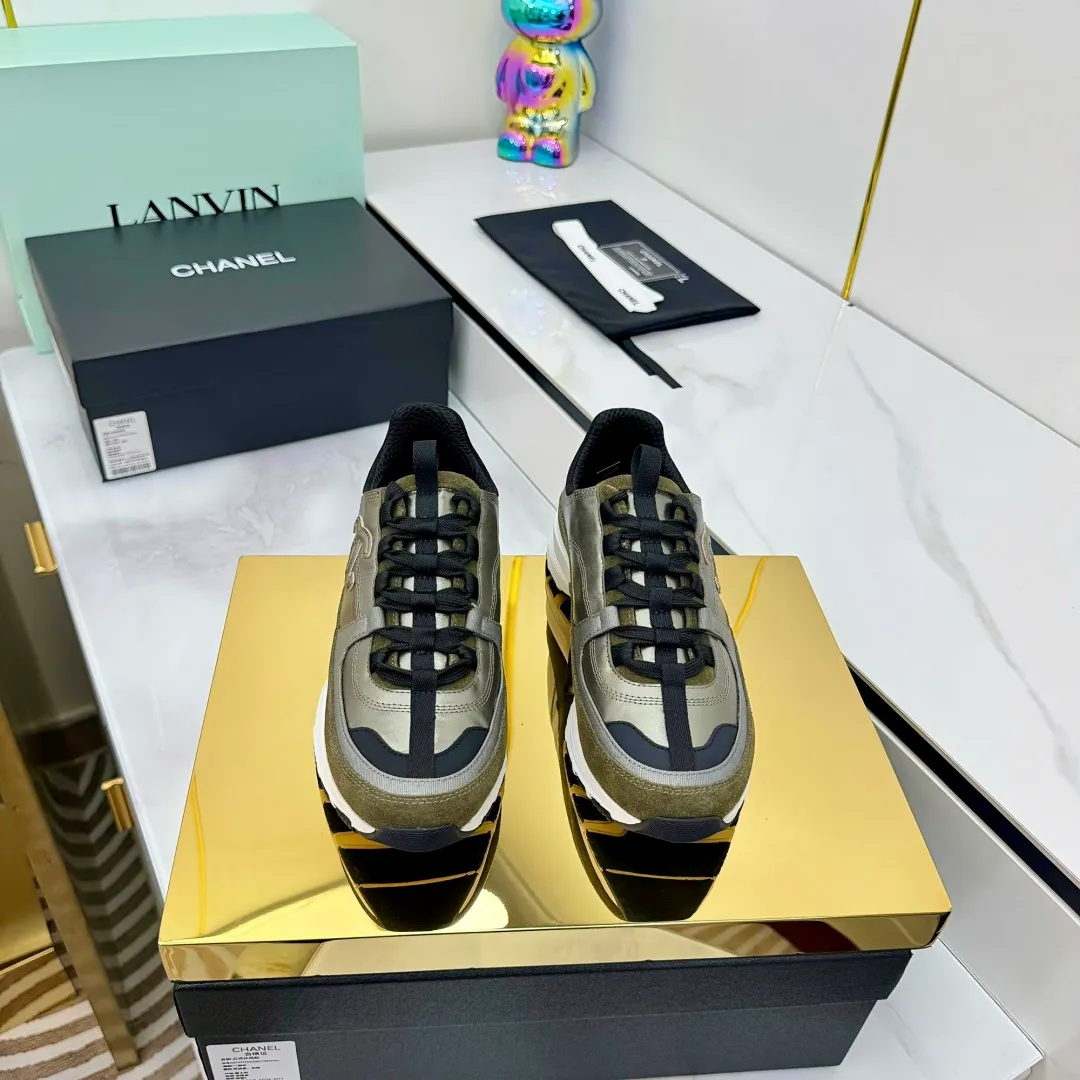 👟👟Ex-factory price 600👟👟High quality! ! ! CHANEL Chanel 25A latest thick-soled casual sports shoes. The counter is synchronized. The counter is very popular. It is a shoe that is very difficult to buy. The most popular thick-soled casual shoes on the Internet. As you can imagine, the most popular thick-soled casual shoes can not be missed. It has both good looks and comfort. Simple and versatile. The thick sole increases the height and is super versatile. Whoever wears it will look better. Upper: cowhide stitching. Lining: breathable mesh. Outsole: TPU original outsole. Size: 35-41 👉
